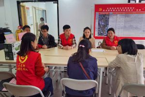 濃濃關愛暖人心，歡創集團黨支部慰問困難單親家庭