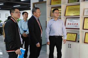 熱烈歡迎市政府秘書長(zhǎng)林兢一行莅臨歡創(chuàng)集團廣西公司考察指導